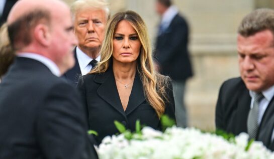 Melania Trump a susținut un discurs emoționant pentru mama sa la ceremonia de înmormântare. Toată familia si-a luat rămas bun de la Amalija Knavs