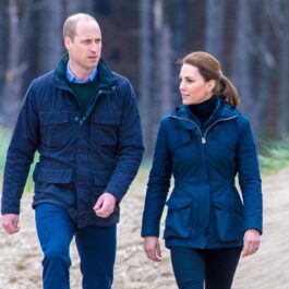 Prințul William și Kate Middleton, în haine lejere, la un eveniment în natură