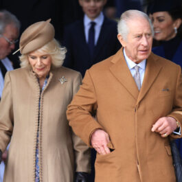 Regele Charles, alături de Regina Camilla, la un eveniment regal, în haine asortate