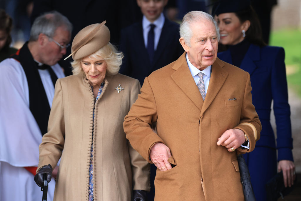 Regele Charles, alături de Regina Camilla, la un eveniment regal, în haine asortate