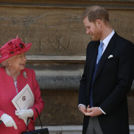 Regina Elisabeta, alături de Prințul Harry, la un eveniment