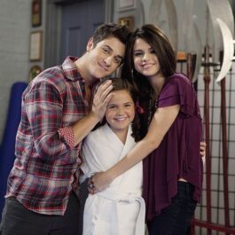 Selena Gomez, David Henrie și Bailee Madison, în serialul Wizards of Waverly Place