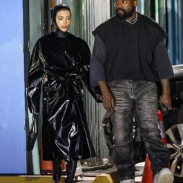 Bianca Censori într-o ținută din latex alături de Kanye West