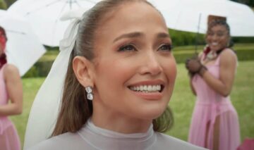 Jennifer Lopez a îmbrăcat din nou rochia de mireasă. Artista a glumit pe seama fostelor sale căsnicii în clipul melodiei „Can’t Get Enough”