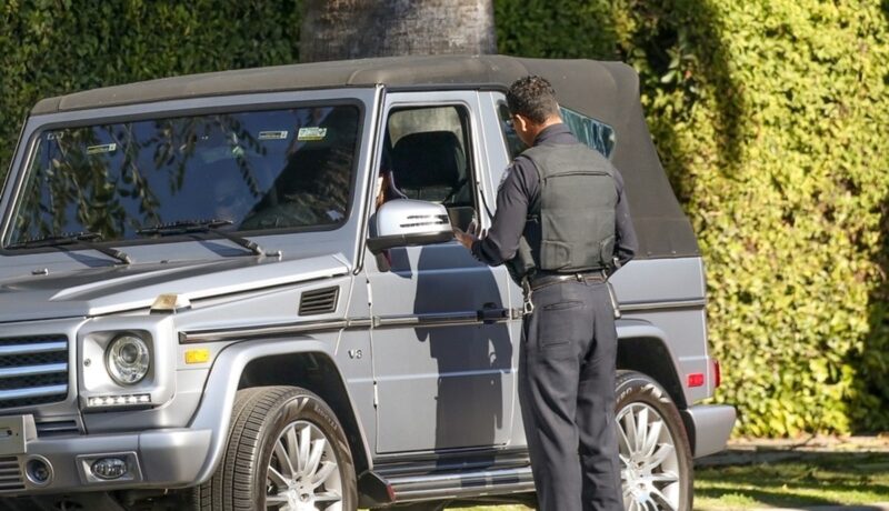 Kendall Jenner și Hailey Bieber au fost oprite de poliție. Vedetele nu au respectat regulile de circulație