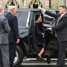 Melania Trump, fotografiată în timp ce iese din mașină