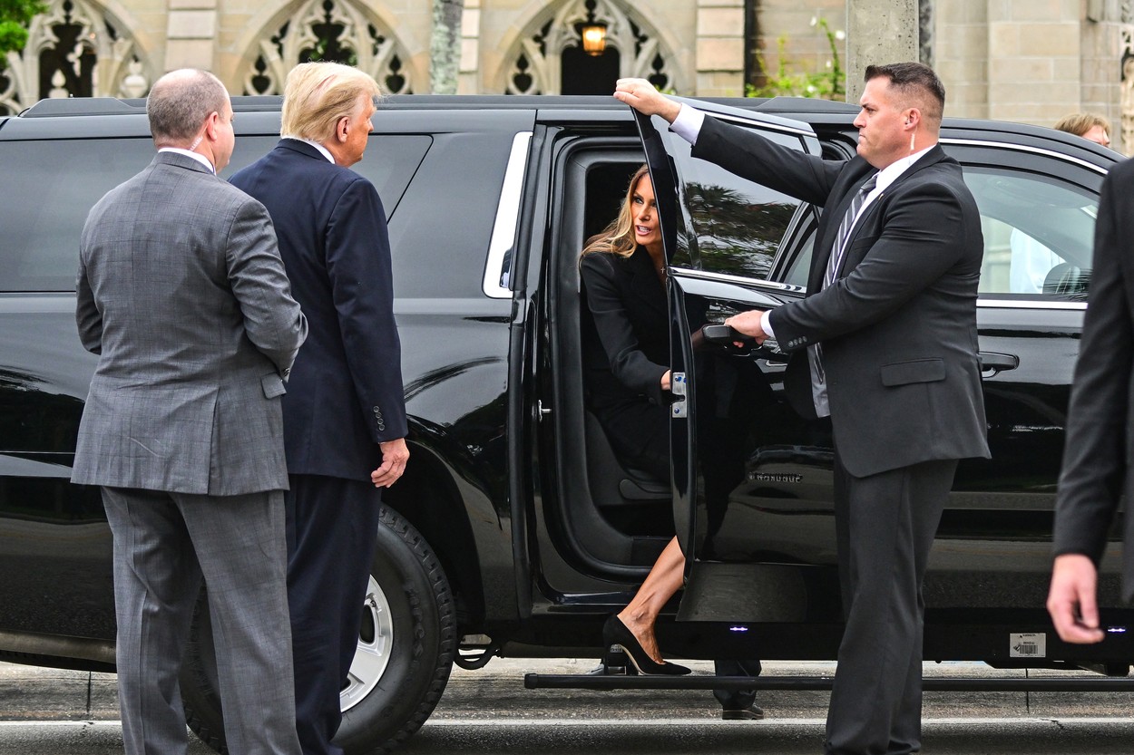 Melania Trump, fotografiată în timp ce iese din mașină