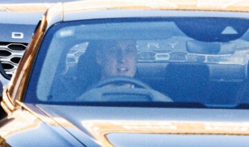 Prințul William a fost văzut plecând de la spitalul unde Kate Middleton este internată. Prințesa de Wales se recuperează după o operație abdominală