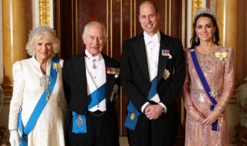 Regina Camilla, Regele Charles, Prințul William și Kate Middleton în timp ce pozează împreună la un banchet regal din 2023