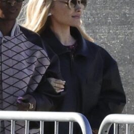 Ariana Grande și Cynthia Erivo, înainte de a intra pe stadionul Super Bowl