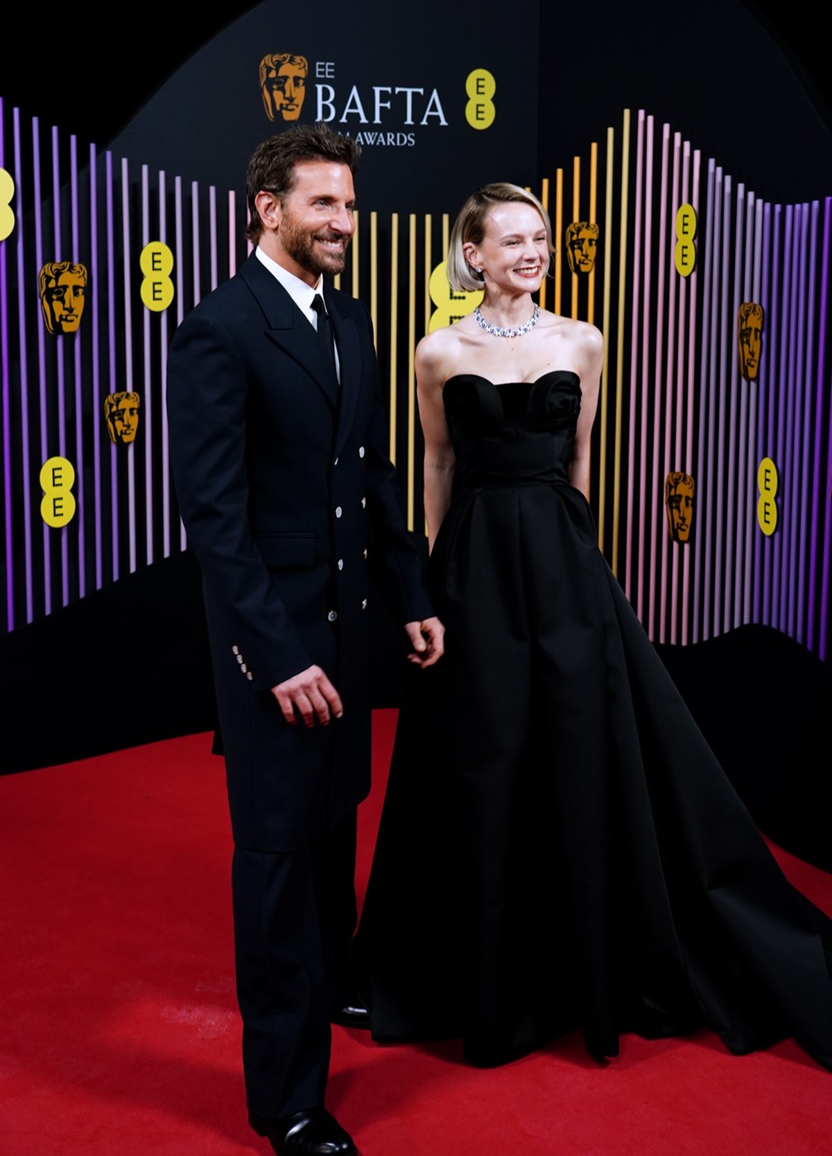 Bradley Cooper și Carey Mulligan au pozat împreună pe covorul roșu de la Premiile BAFTA 2024