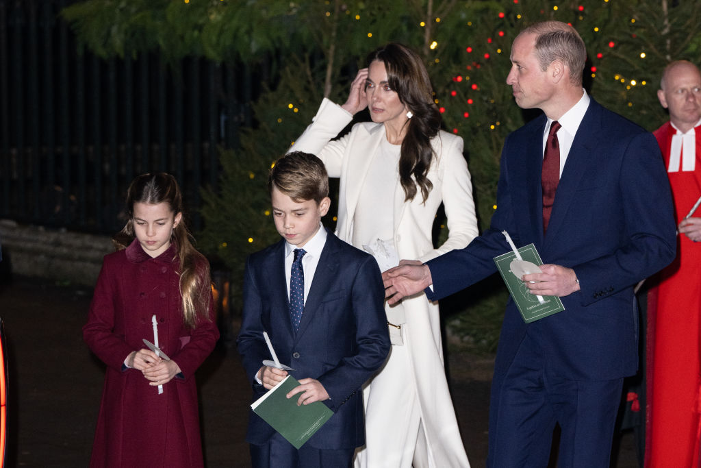 Kate Middleton, într-o ținută albă, alături de familia ei
