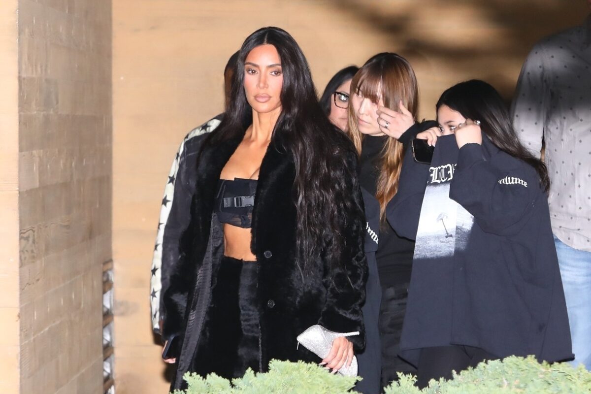 Kim Kardashian, alături de prietenele lui North, la cină