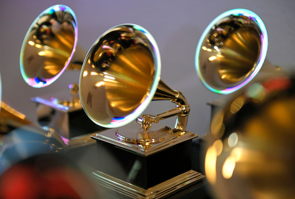 Imagine cu trei trofee Grammy