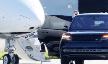 Mașina care l-a preluat pe Prințul Harry de la aeroport
