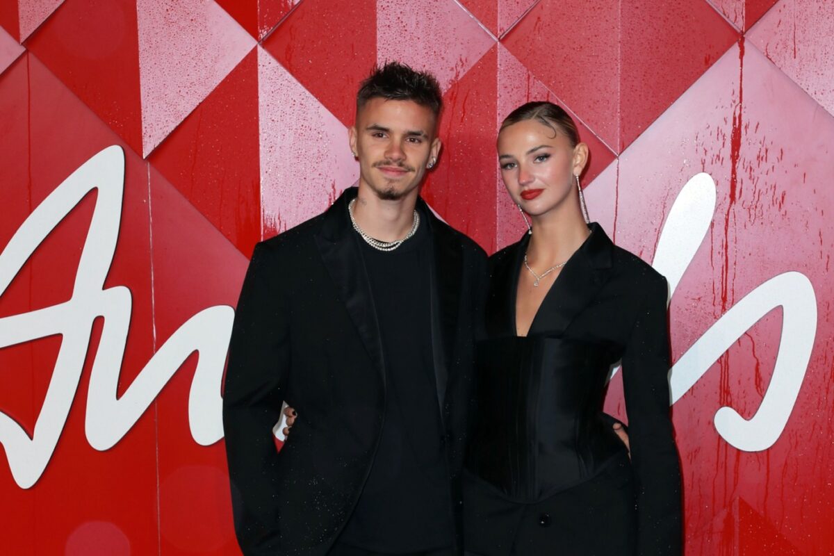 Romeo Beckham și iubita Mia Regan, la un eveniment