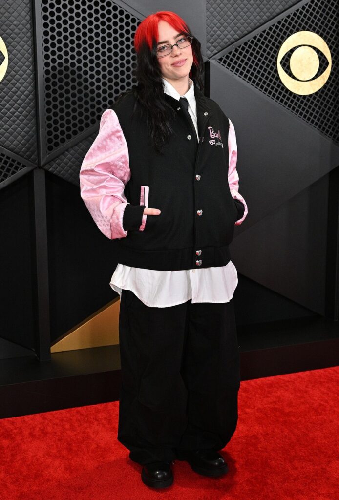 Billie Eilish într-o ținută elegantă pe covorul roșu de la Gala Premiilor Grammy 2024