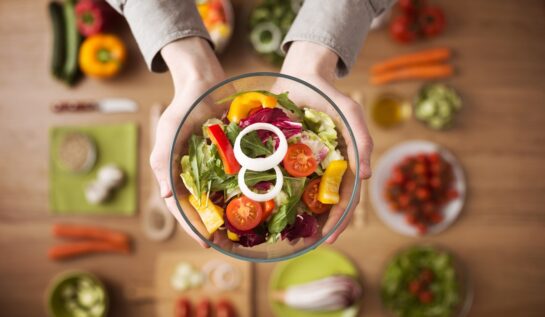 Ce se întâmplă în organism dacă mănânci salată în fiecare zi. Când nu o recomandă nutriționiștii