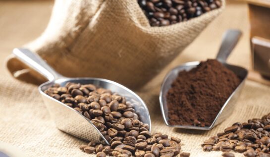Cum depozitezi cafeaua boabe și pe cea măcinată pentru a-i păstra aroma: trucuri la îndemână