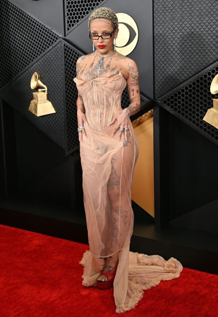 Doja Cat la Gala Premiilor Grammy 2024 într-o rochie transparentă