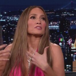 Jennifer Lopez în timpul unui interviu