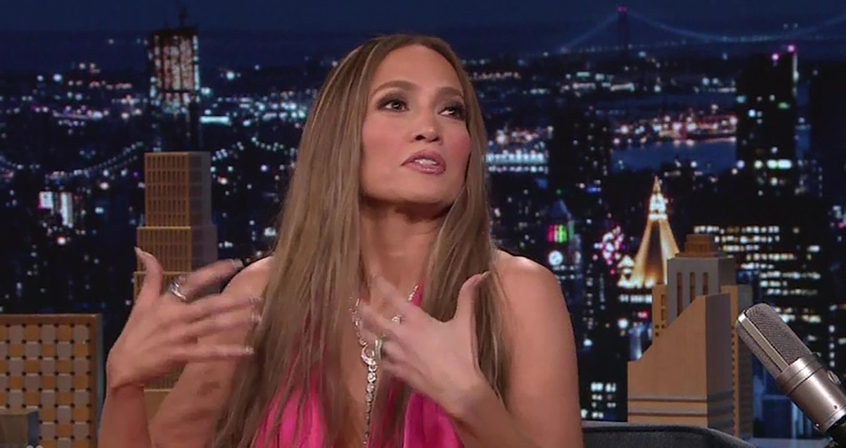Jennifer Lopez în timpul unui interviu