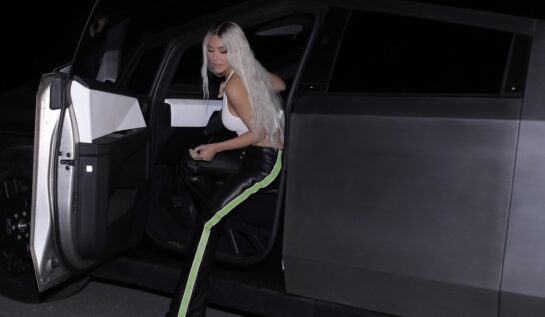 Kim Kardashian și-a schimbat culoarea părului. Vedeta și-a etalat noul look în timpul unei ieșiri în Beverly Hills