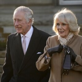 Regele Charles și Regina Camilla după slujba de Crăciun