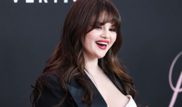 Selena Gomez, într-un corset alb și un sacou negru