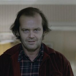 Jack Nicholson într-o scenă din filmul the Shining