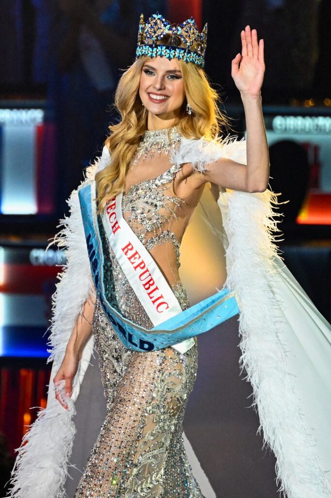 Krystyna Pyszková într-o rochie de gală la Miss World 2024