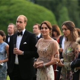 Prințul William, Kate Middleton și Rose Hanbury în timp ce participă îmrepună la o gală caritabilă
