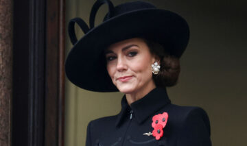 Kate Middleton, într-o ținută de culoare negră, cu o pălărie cu boruri mari