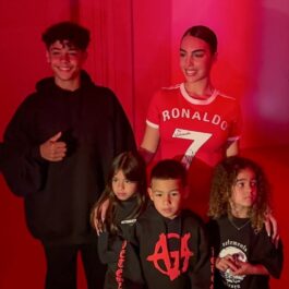 Georgina Rodriguez alături de patru dintre copiii ei și a lui Cristiano Ronaldo la Săptămâna Modei de la Paris 2024