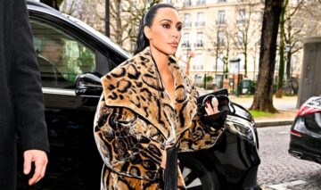 Kim Kardasihan într-o haină de blană la Săptămâna Modei de la Paris 2024