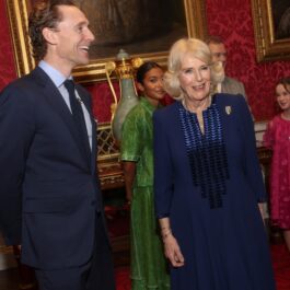 Regina Camilla, în rochie albastră, la Clarence House