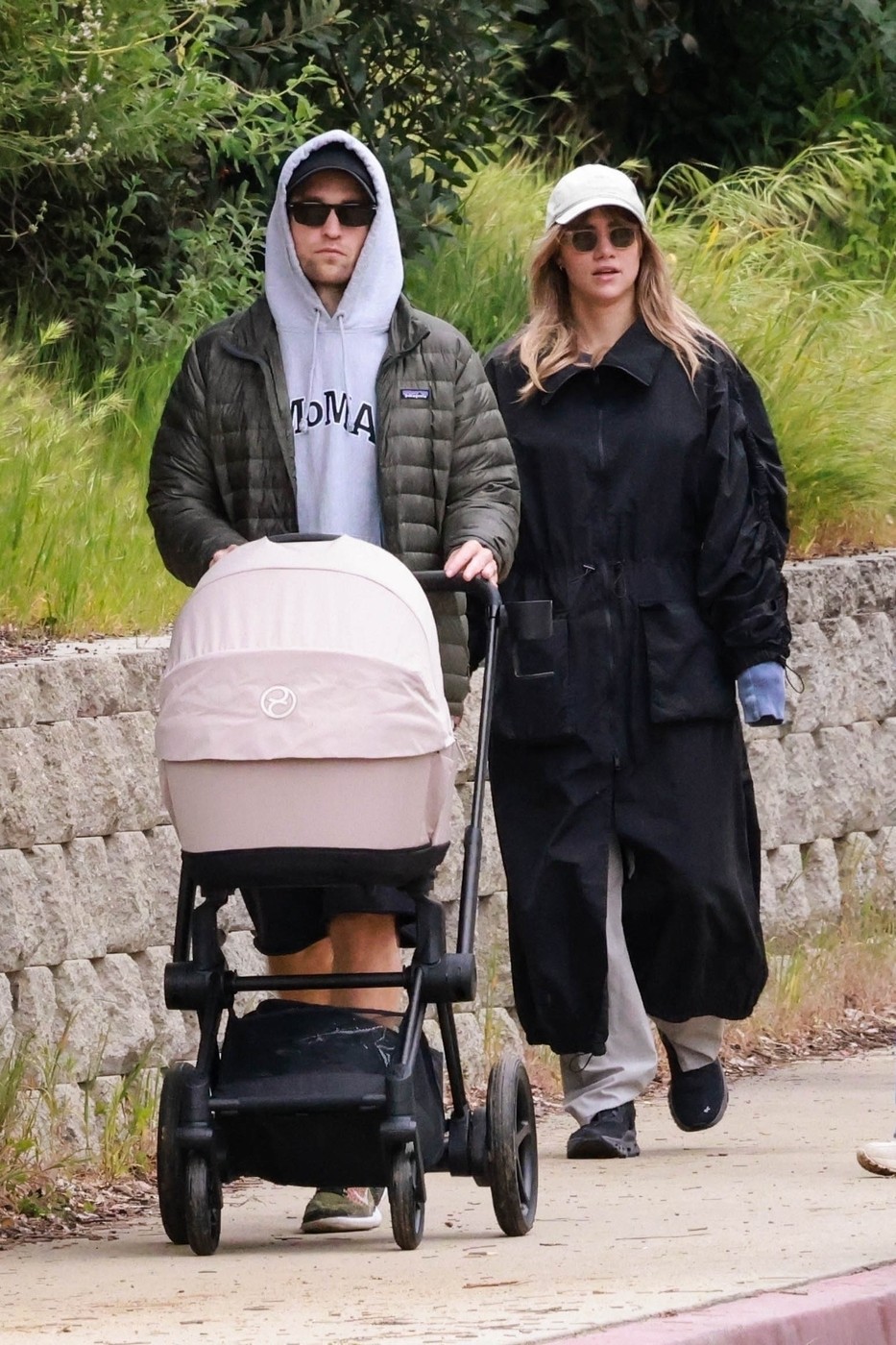 Robert Pattinson, la pimbare cu bebelușul lui, alături de Suki