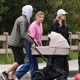 Robert Pattinson, la plimbare cu bebelușul, iubita și soacra sa