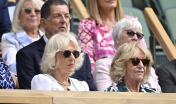 Regina Camilla și sora sa, în tribune, la un meci de tenis