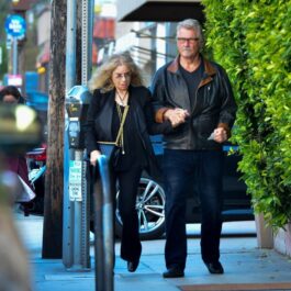 Barbra Streisand și James Brolin, împreună, pe stradă