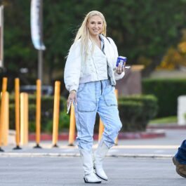 Gwen Stefani într-o ținută casual pe străzile din Los Angeles după ce a participat cu o seară înainte la Coachella 2024
