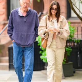 John David Ratajkowski și Emily Ratajkowski în timp ce se plimbă pe străzile din New York