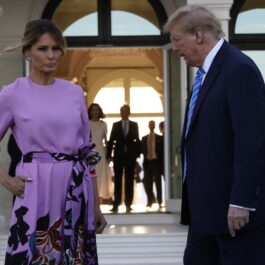 Melania Trump, serioasă, în compania soțului ei