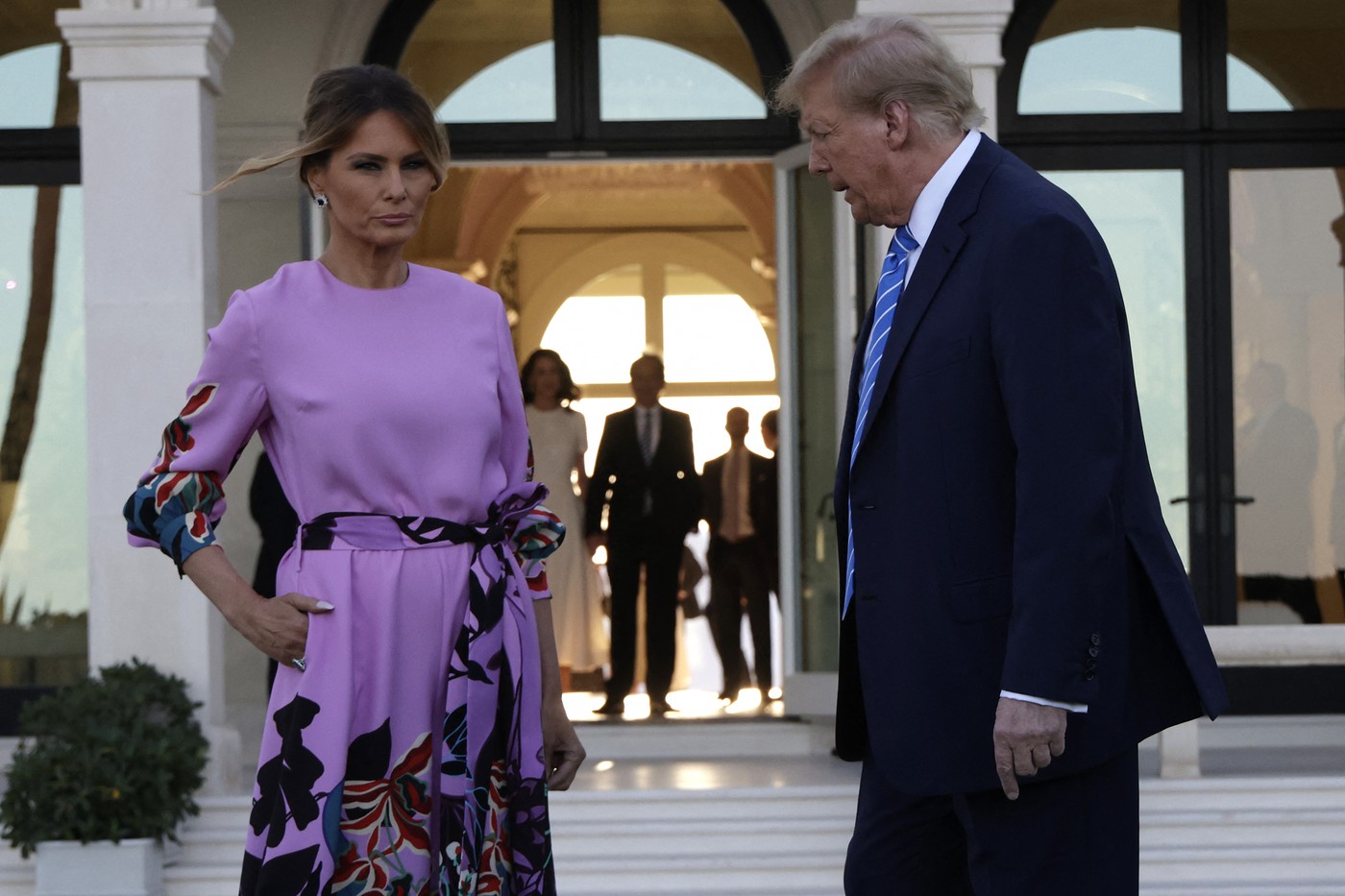 Melania Trump, serioasă, în compania soțului ei