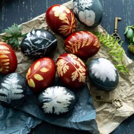 Mai multe ouă fierte și vopsite pentru Paște