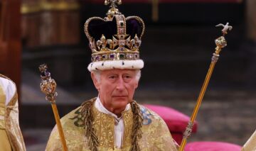 Regele Charles în timpul ceremoniei de încoronare