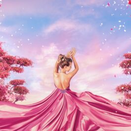 O femeie frumoasă care poartă o rochie roz și simbolizează una dintre acele zodii energice