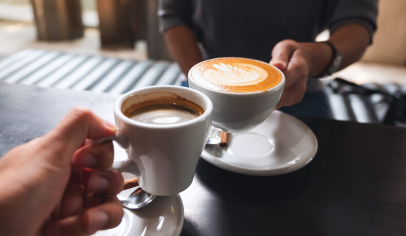 La ce riscuri te poți expune dacă consumi cafea decofeinizată. Ce spun specialiștii despre ea