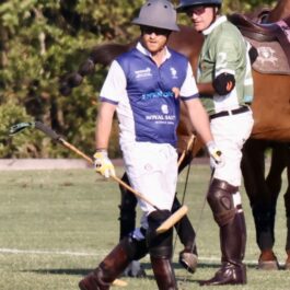 Prințul Harry surprins pe terenul de polo