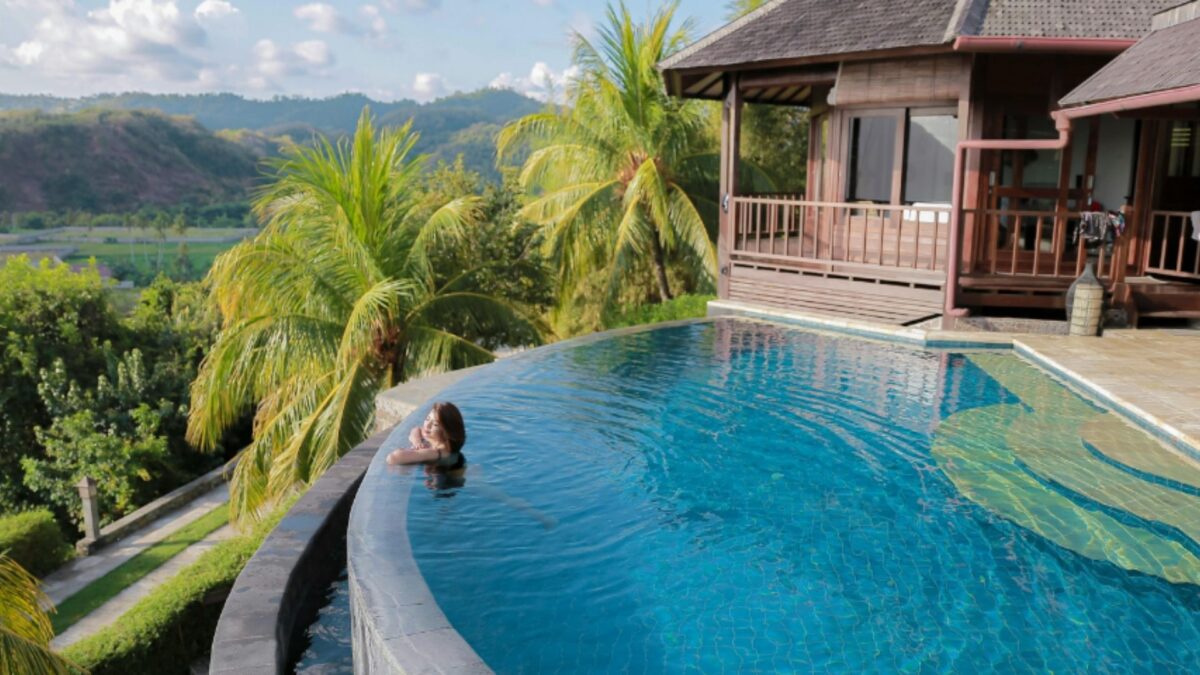 O femeie într-o vacanța exotica